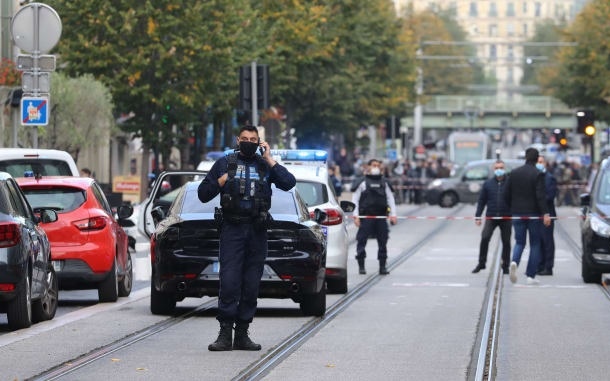 Pháp bắt giữ thêm 1 đối tượng liên quan đến vụ tấn công bằng dao